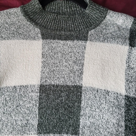 Vintage Green and White Plaid Knit Sweater - Picture 4 of 6
